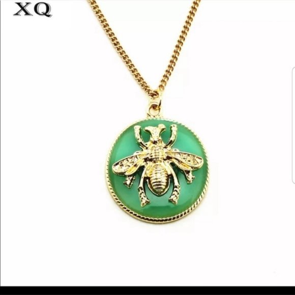 NEW Brand Bee 🐝 Round green Necklace - Picture 2 of 4